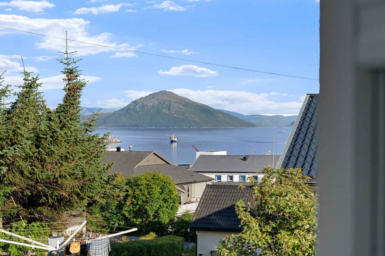 Eiendommen ligger høyt og har nydelige utsiktforhold!