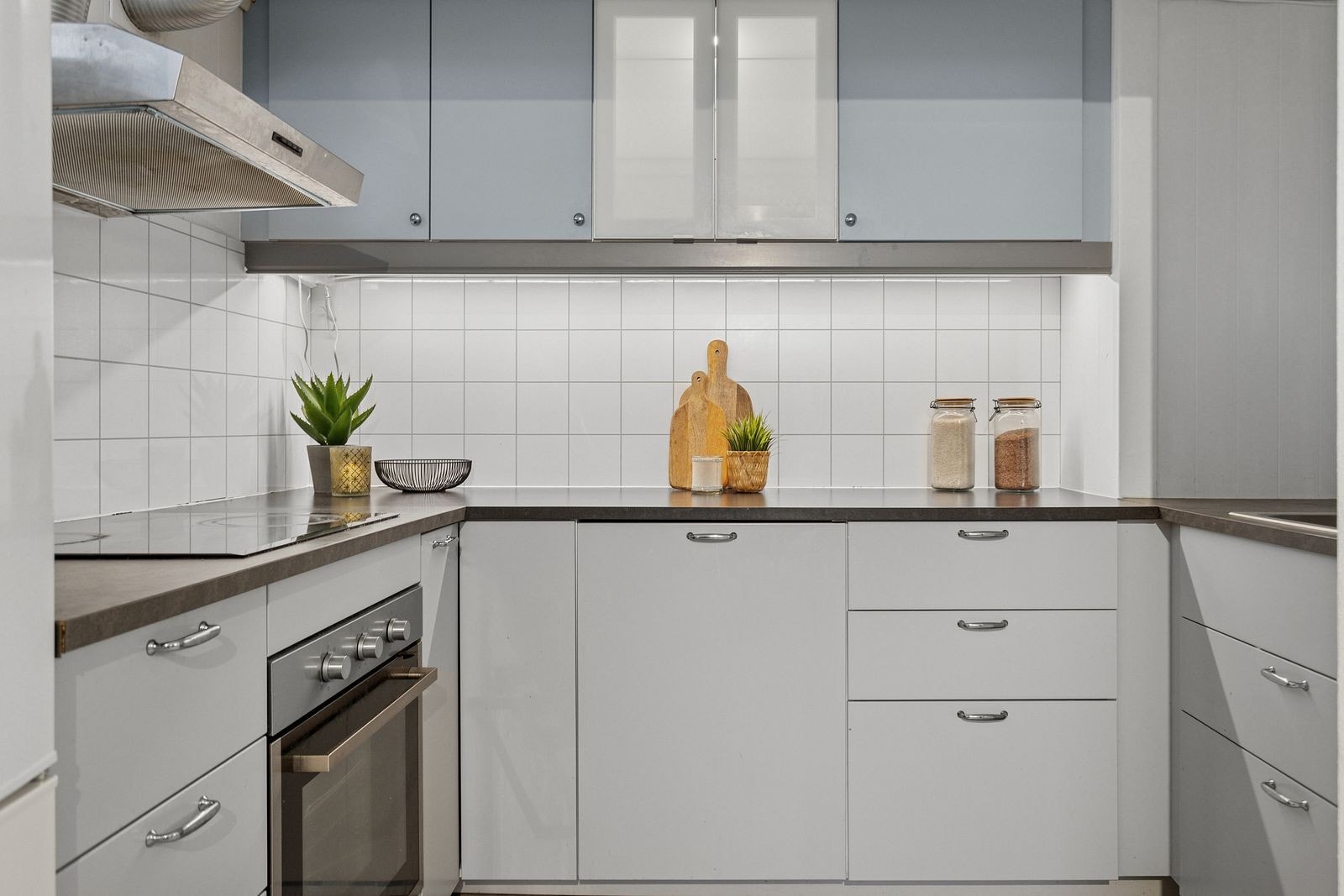 Godt med plass i skuffer og skap. Galleribilde