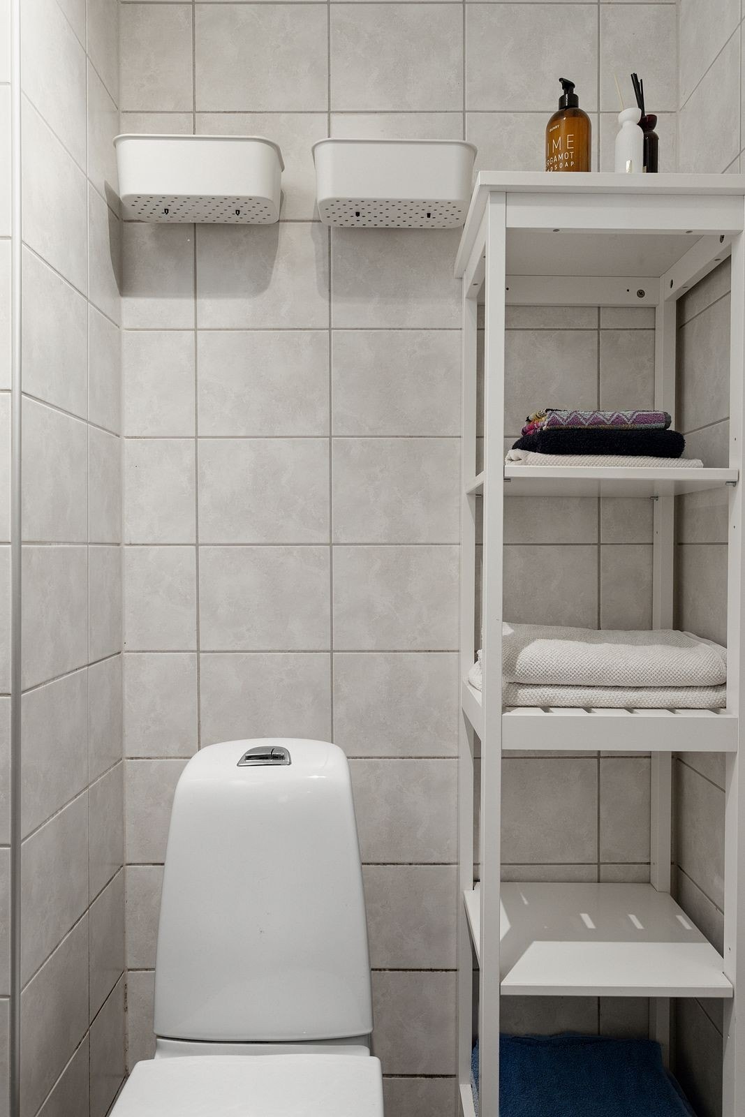 Praktisk med bad rett ved entre. Galleribilde