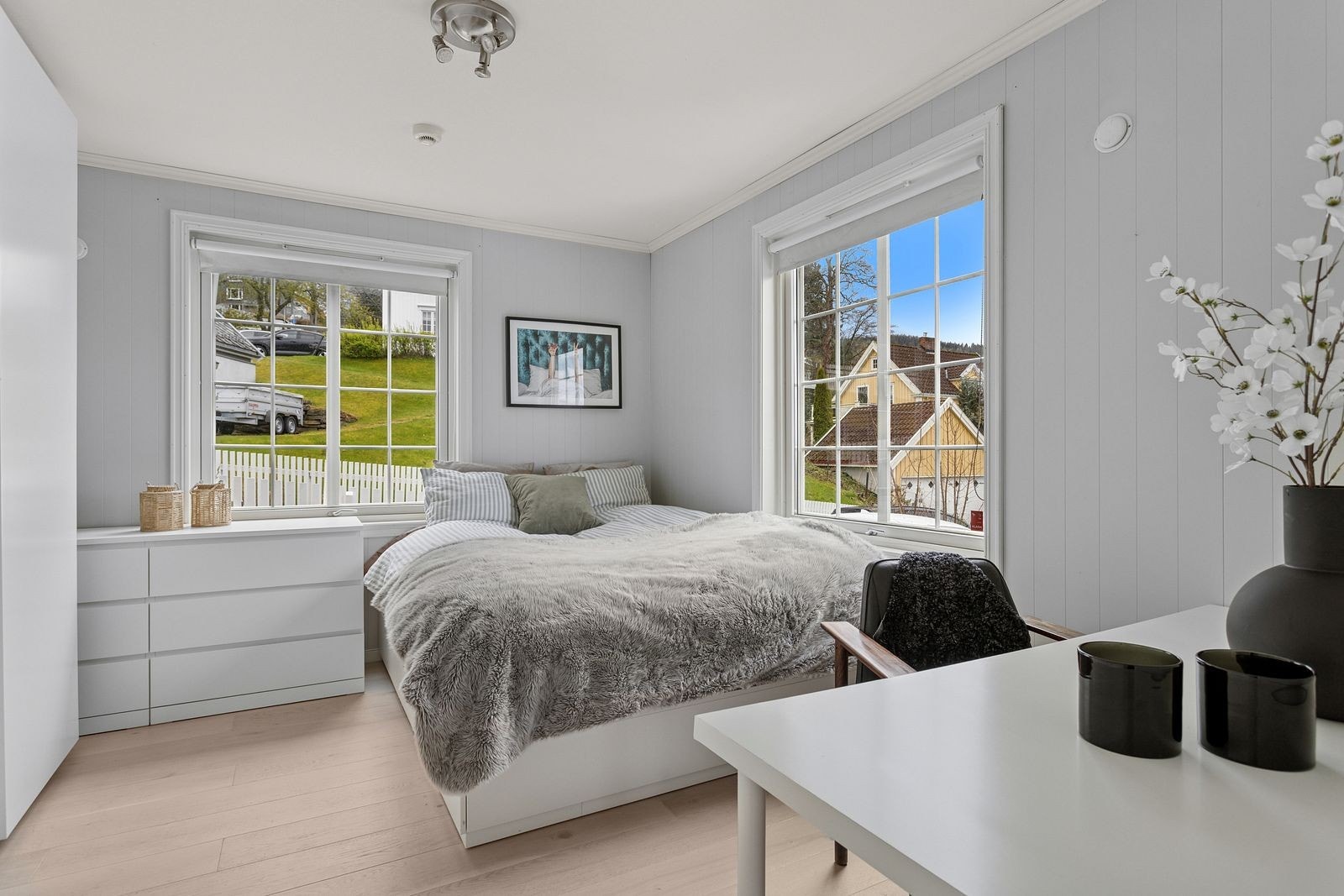 Soverommene i 1. etasje er på 6,4 og 13,3 kvm. Galleribilde