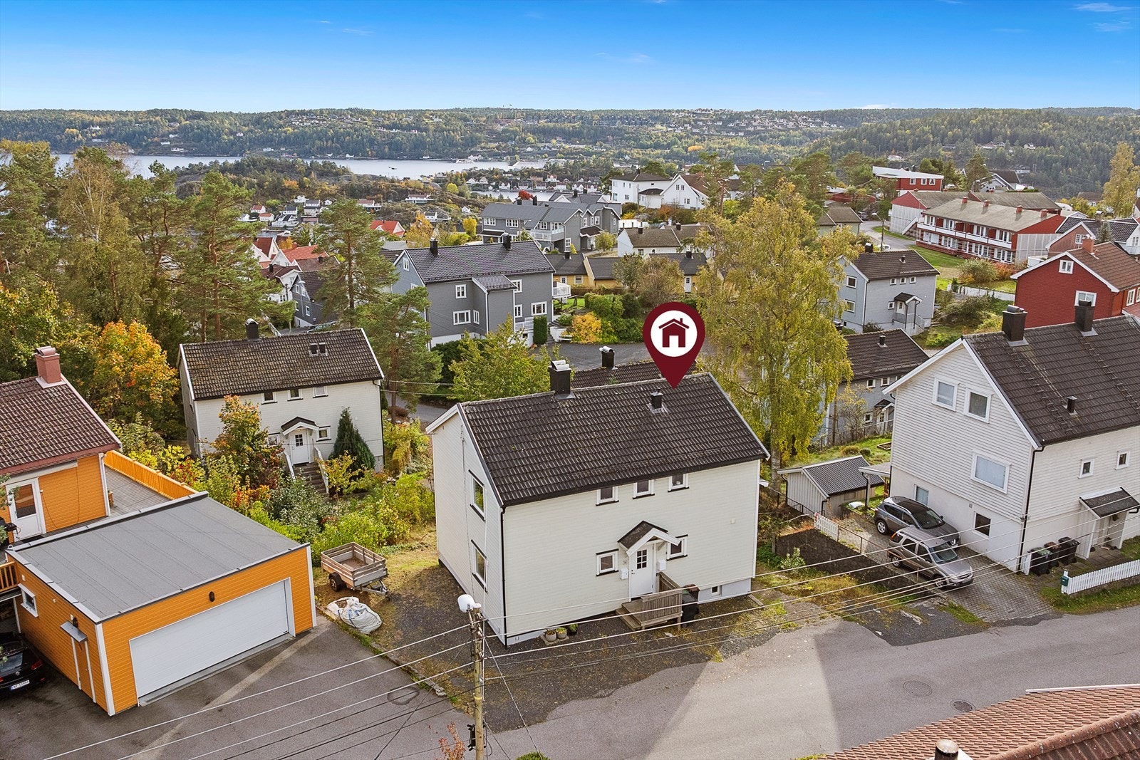 Her bor du i rolige omgivelser med nærhet til natur, samtidig som det er gåavstand til sentrum. Galleribilde