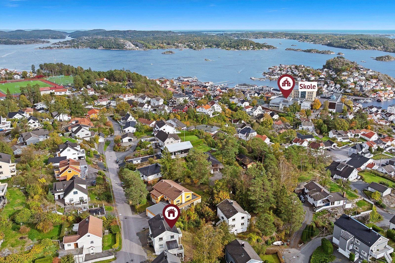 Eiendommen ligger i et veletablert, meget attraktivt/idyllisk og svært barnevennlig boligområde på Vestheia. Galleribilde