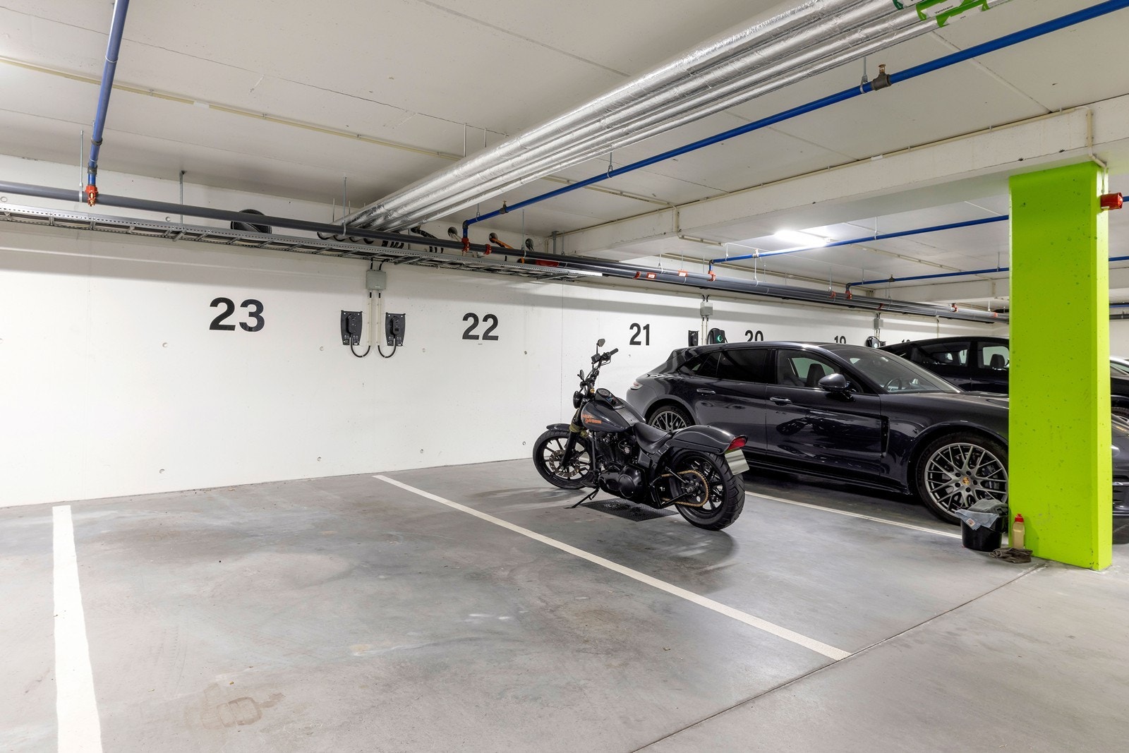 Mulighet for kjøp av parkeringsplass i kjeller for kr. 450.000,-. Gjesteplasser i kjeller. Felles sykkelparkering i kjeller. Galleribilde