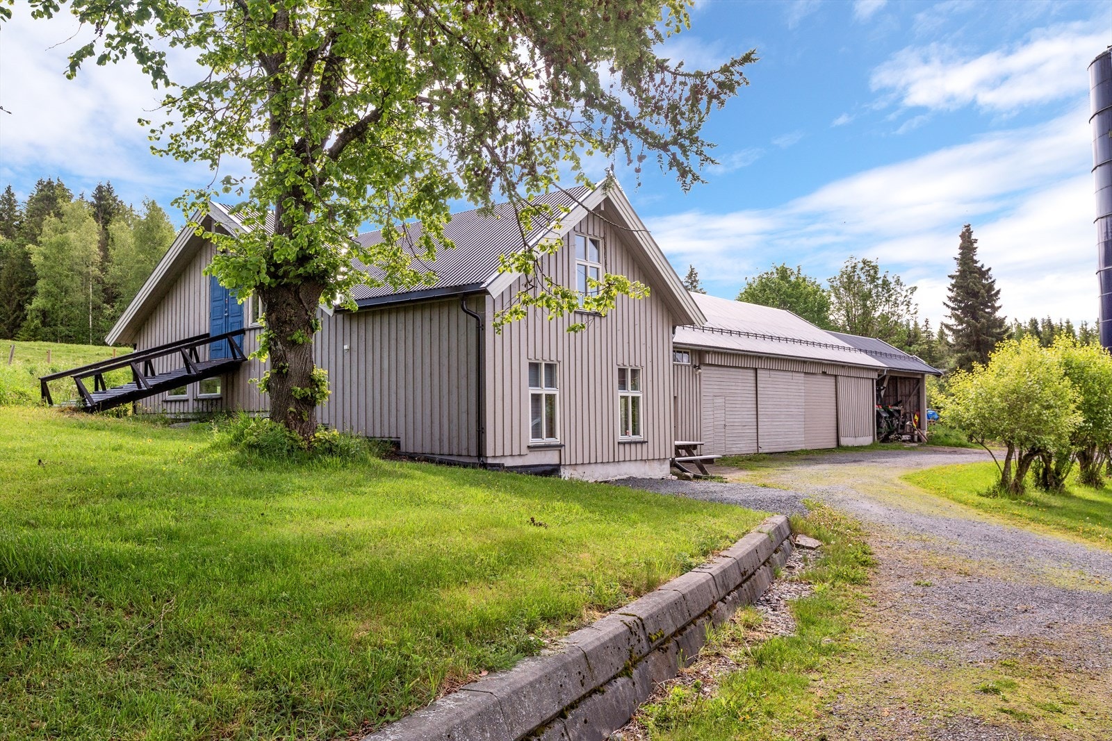 Garasje med museum-/utstilling, samt verksted Galleribilde