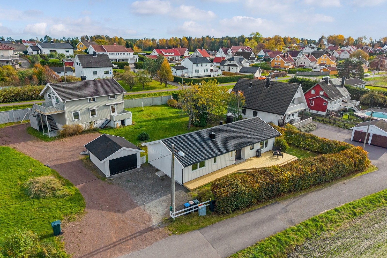 Boligen har nærhet til lekeplass, skoler, barnehager og offentlig kommunikasjon. Galleribilde