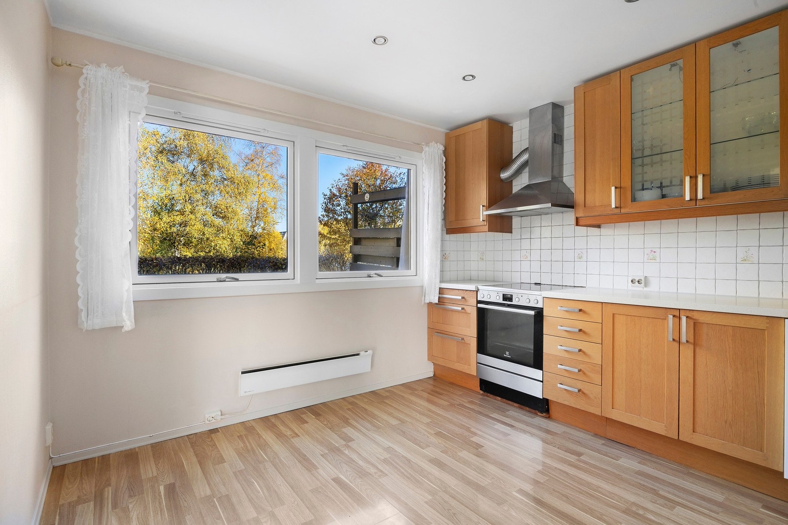 Her kan du enkelt innrede med en koselig spisegruppe og grønne planter. Galleribilde