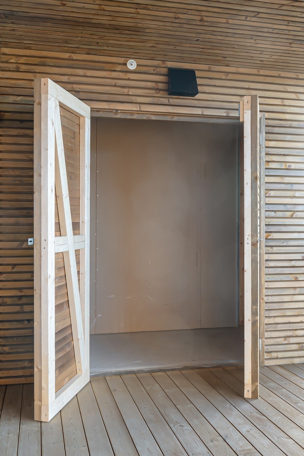 Utebod praktisk til oppbevaring av hagepute og diverse Galleribilde