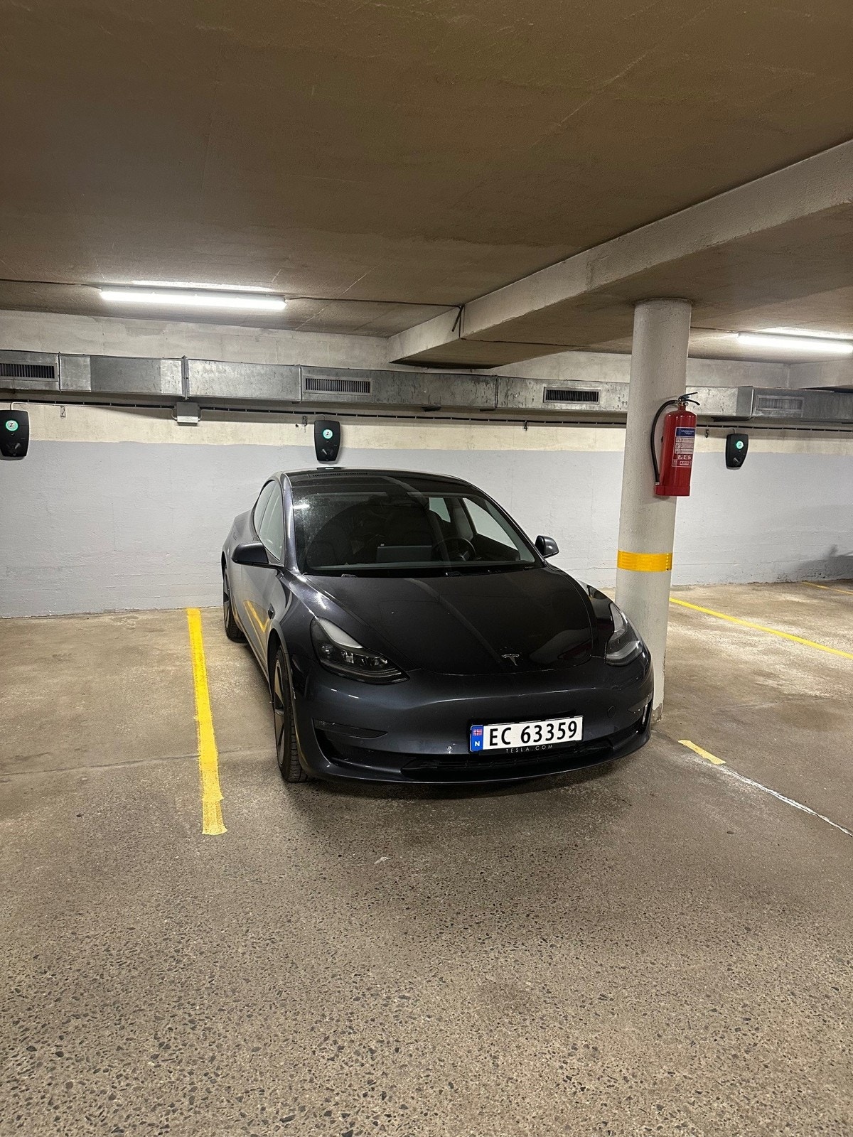 Det er mulig å kjøpe garasje for kr 750 000,-. i Stensgata 18 ca 50 meter fra leiligheten. Galleribilde