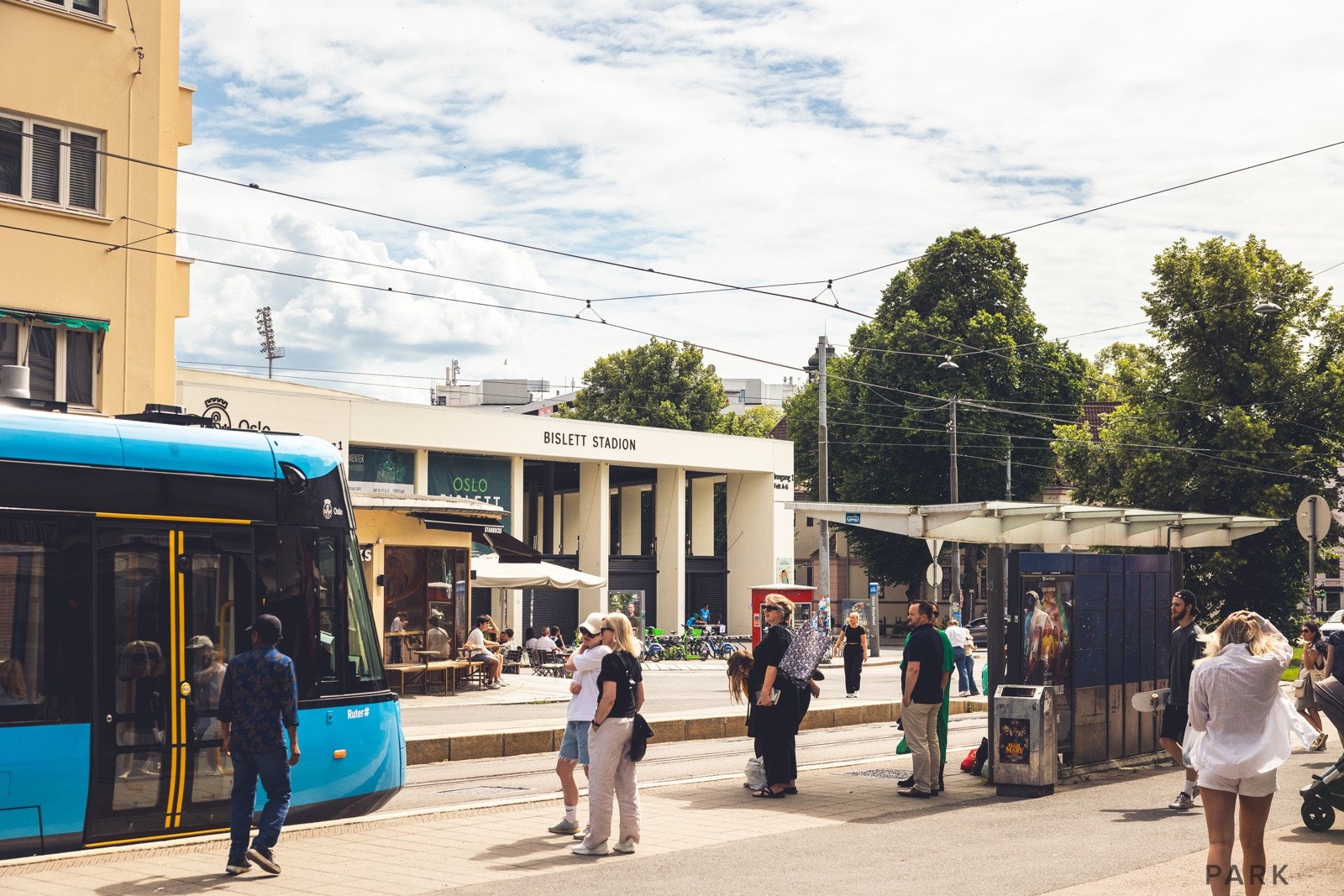 Stensgata har et fremragende kollektivtilbud som gir enkel tilgang til hele Oslo. Med flere buss- og trikkestopp i nærheten er det lett å komme seg rundt i byen. Galleribilde