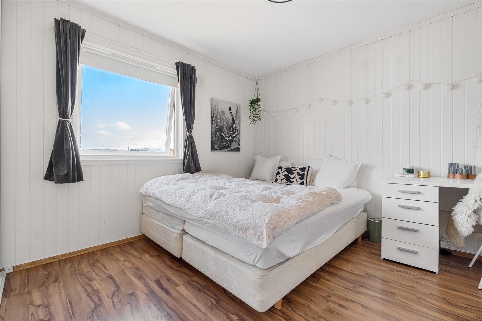 Ett av 3 Soverom/ Hybler, 2.etsje Galleribilde