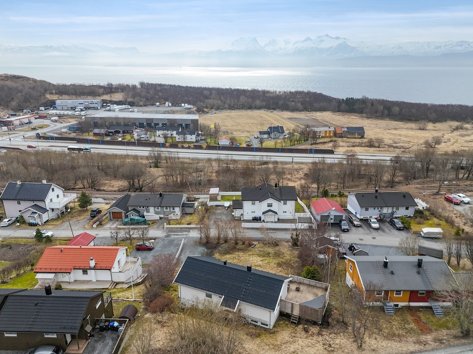 Sentralt beliggende eiendom, nært alle Hunstad og Mørkveds fasiliteter. Galleribilde