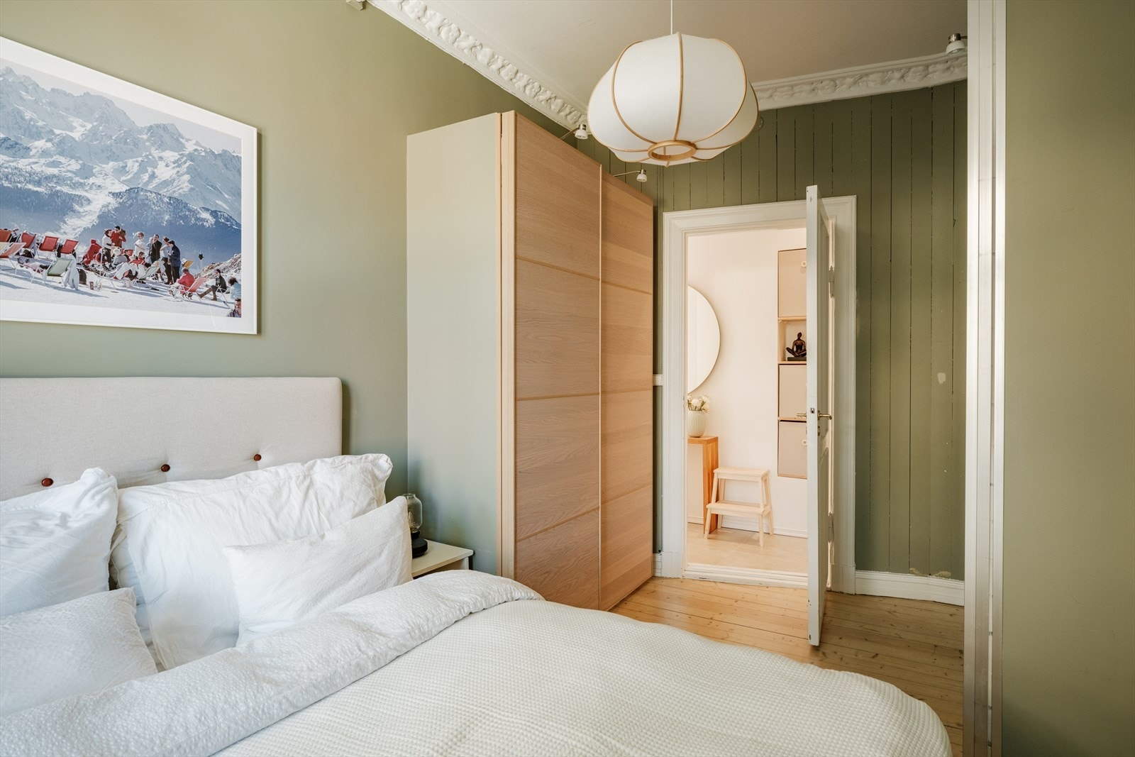 Begge vender mot bakgård. Galleribilde