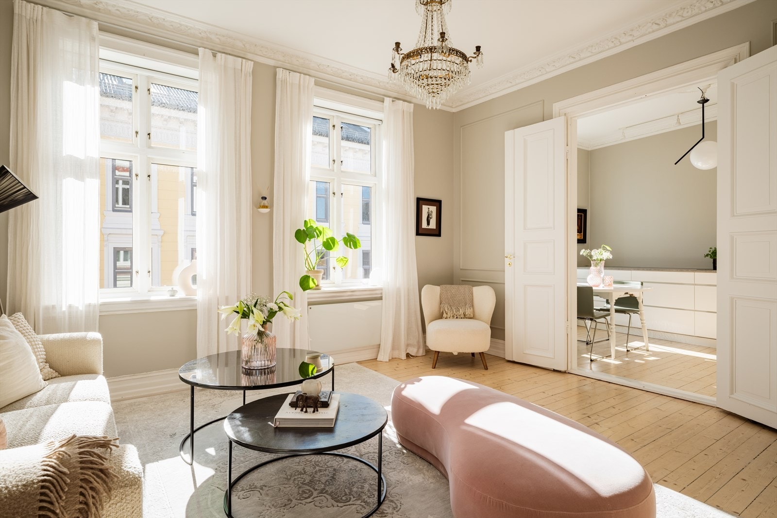 Store vindusflater i alle rom. Galleribilde