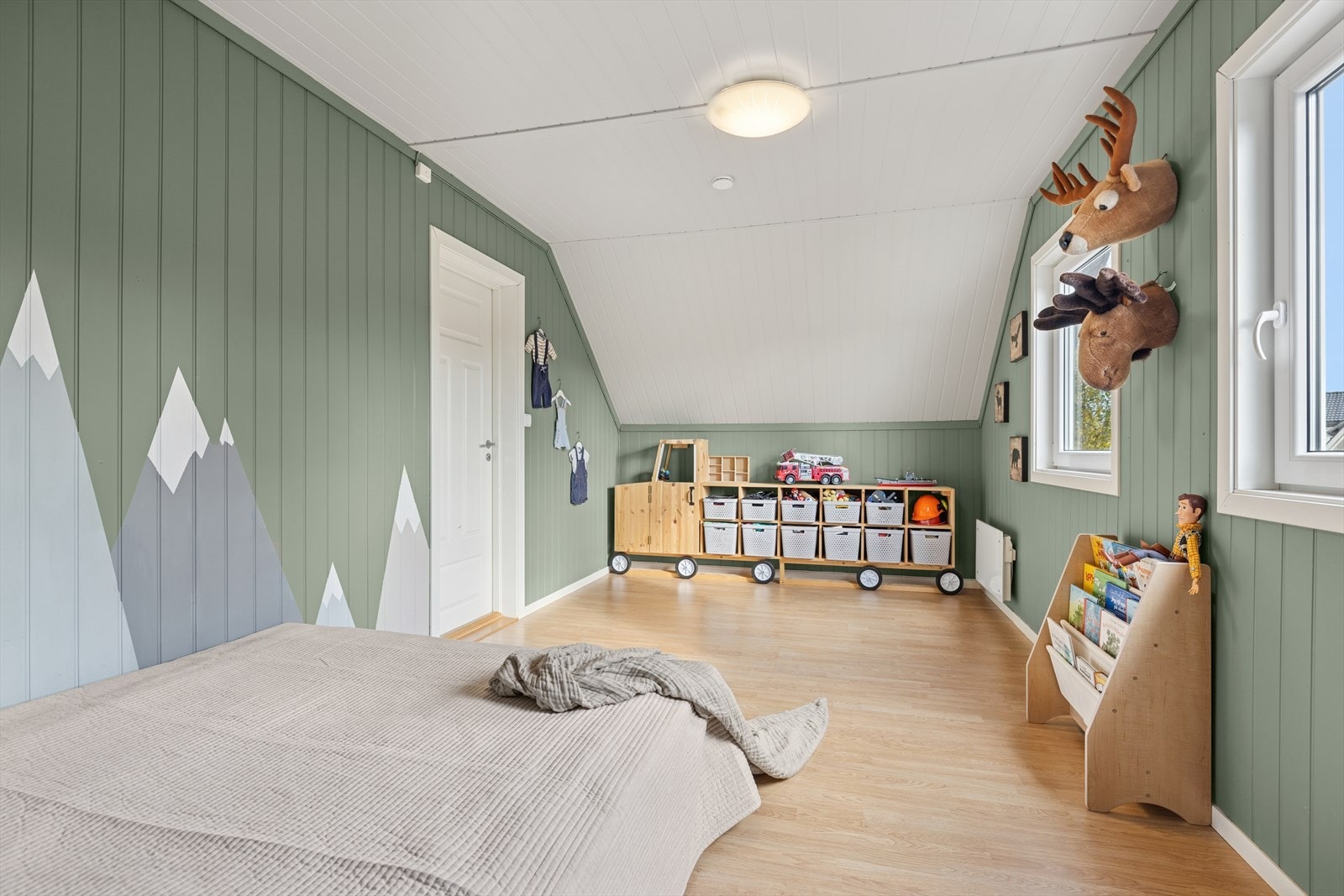 Det er 3 soverom i 2. etg. Galleribilde