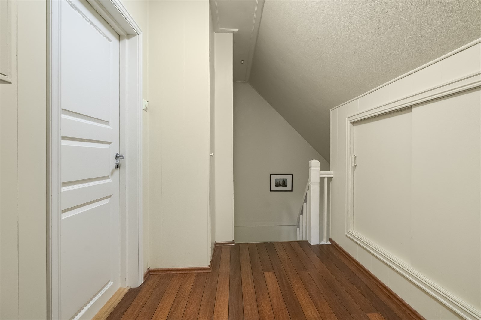 Trappegang 2.etg. - her er 2 soverom + bad Galleribilde