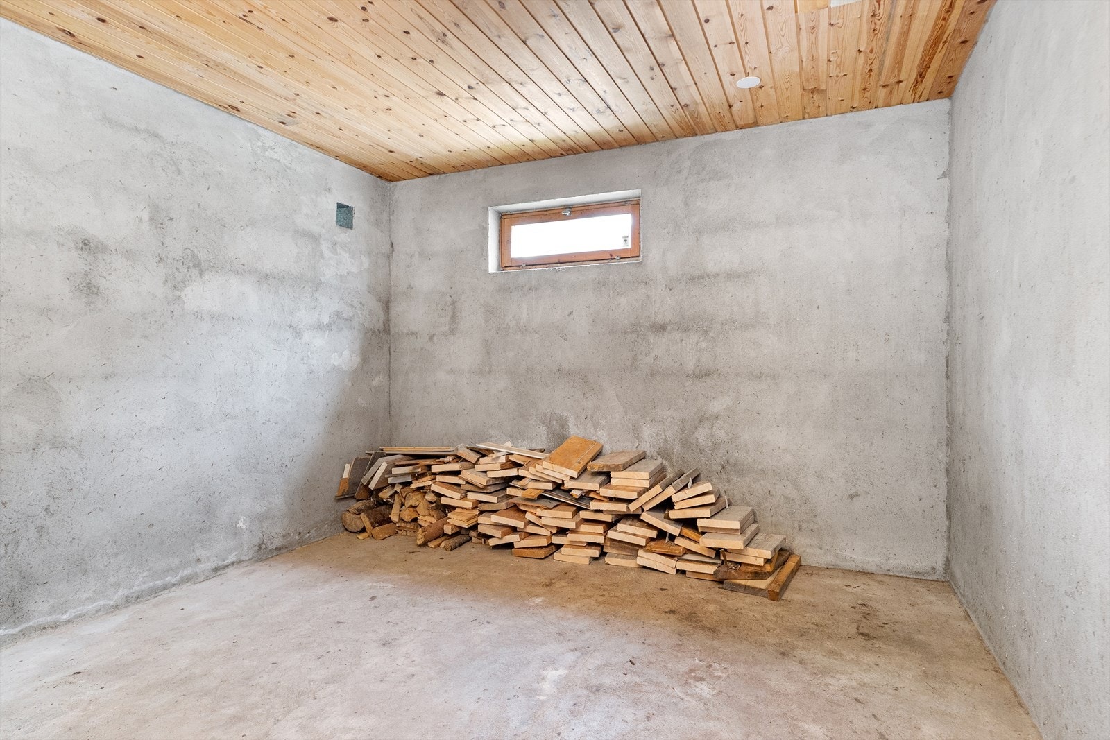 Vedbod kjeller Galleribilde