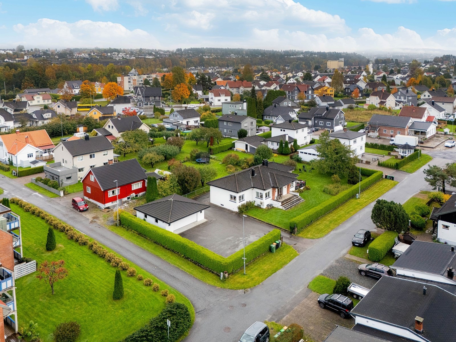 Boligen har en sentral beliggenhet på Gimsøy med Gimsøy ungdomsskole og dagligvareforretninger i umiddelbar nærhet. Kort vei også til barnehager og barneskole, samt Skien videregående skole på Klosterøya. Galleribilde