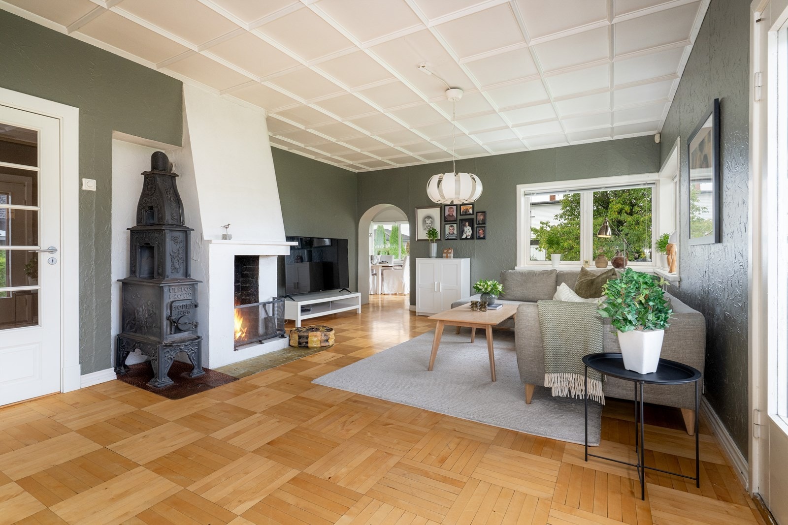 I andre enden av dagligstuen ligger spisestuen. Galleribilde