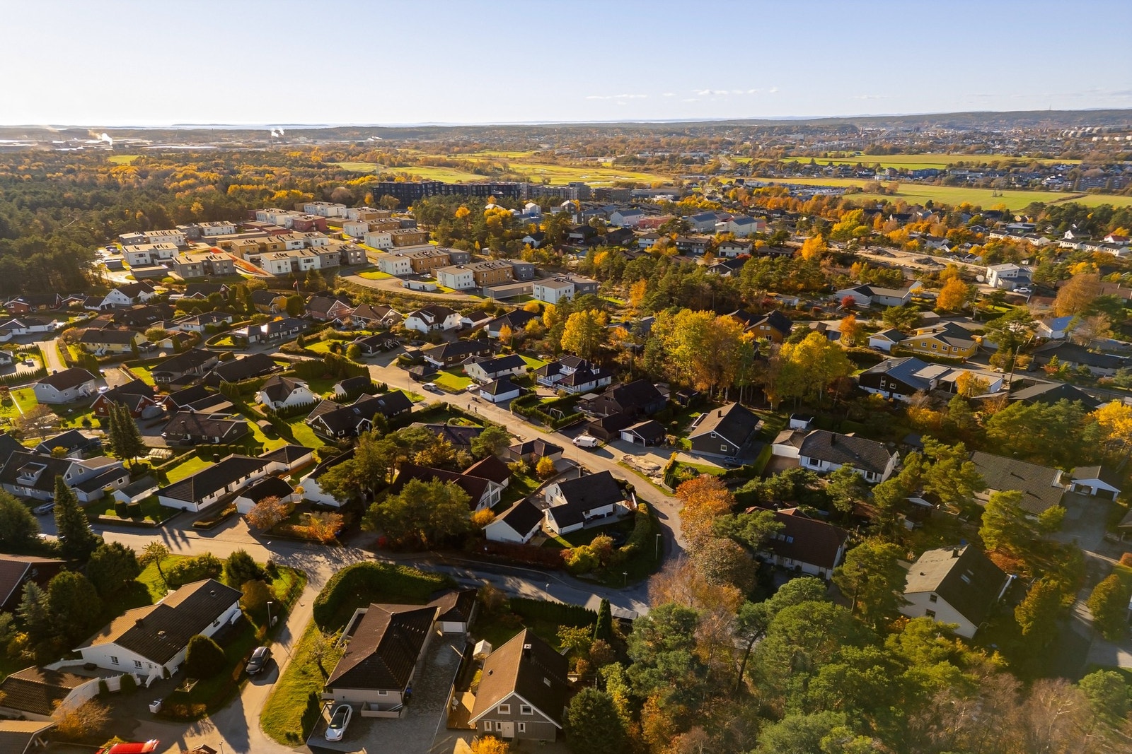 Boligen befinner seg på Begby, et av Fredrikstads mest attraktive områder. Det er nærhet til Gamlebyen og sentrum. Galleribilde
