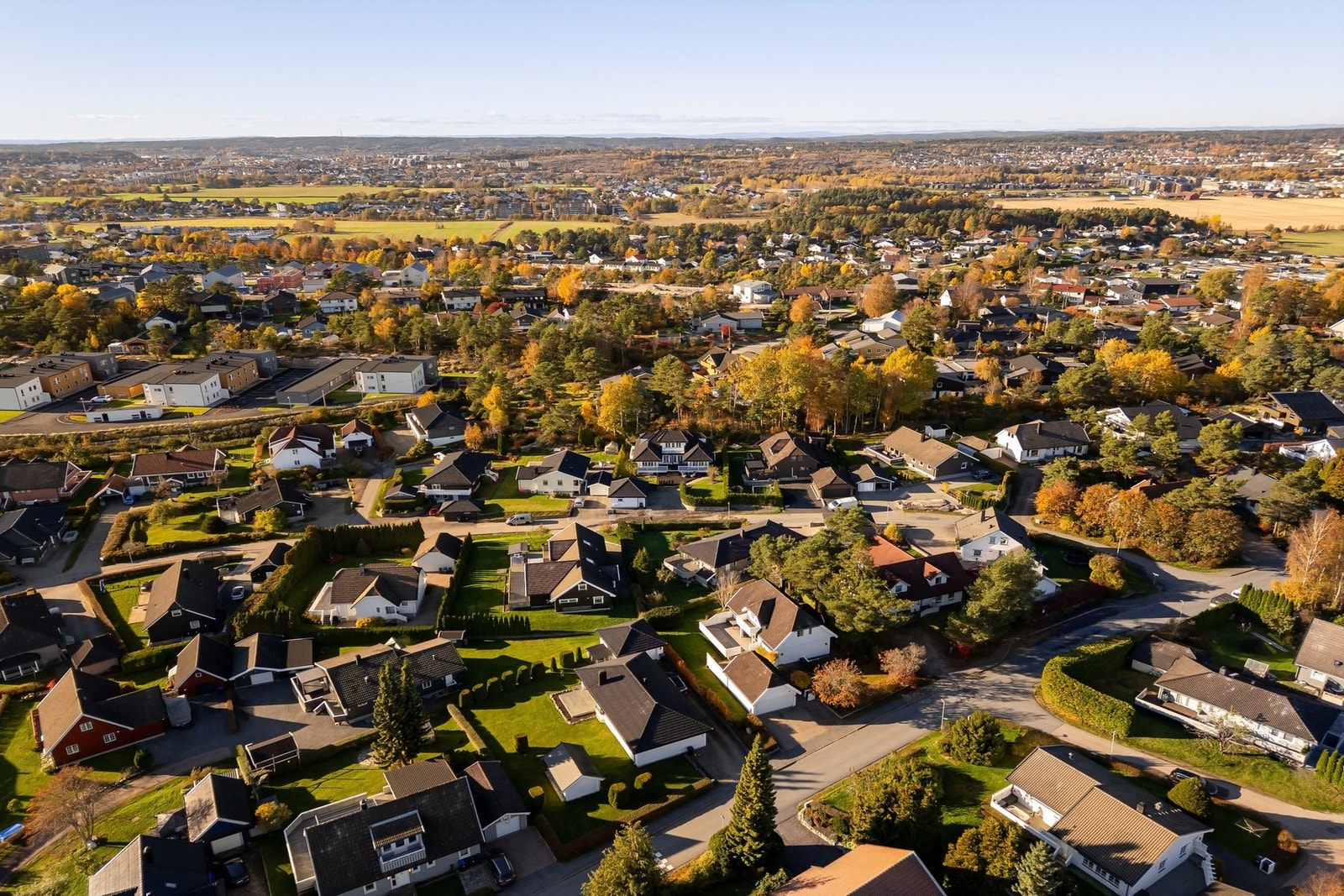 Det er kort vei til barnehage, skole, Begbysenteret og offentlig kommunikasjon mellom byene. Galleribilde