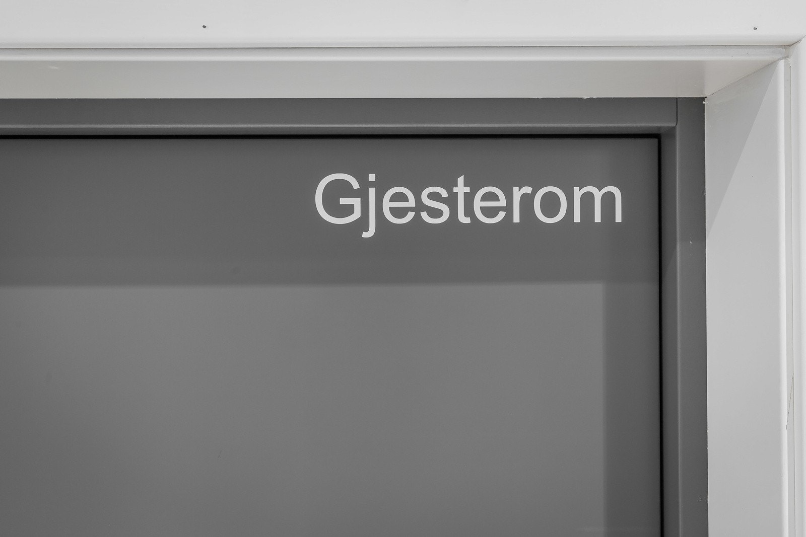 Gjestehybelen er innredet med dobbeltseng kan leie i opptil 14 dager.