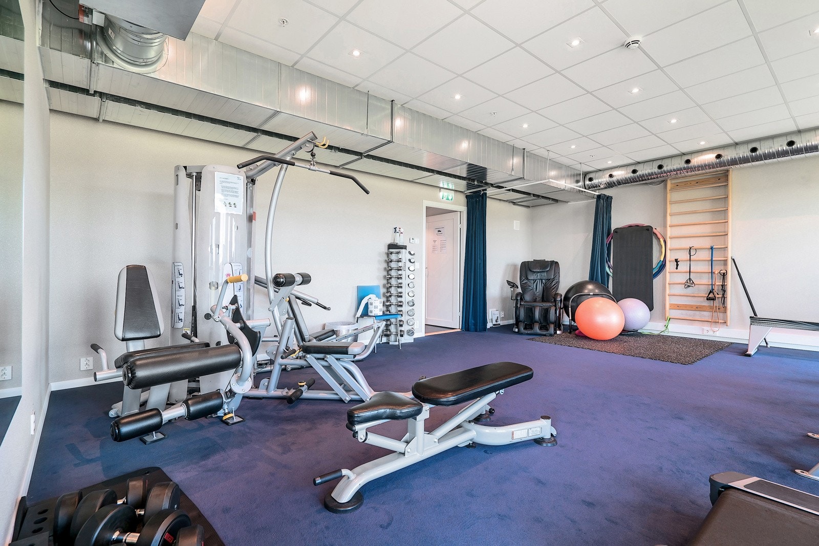 Velutstyrt trimrom Galleribilde