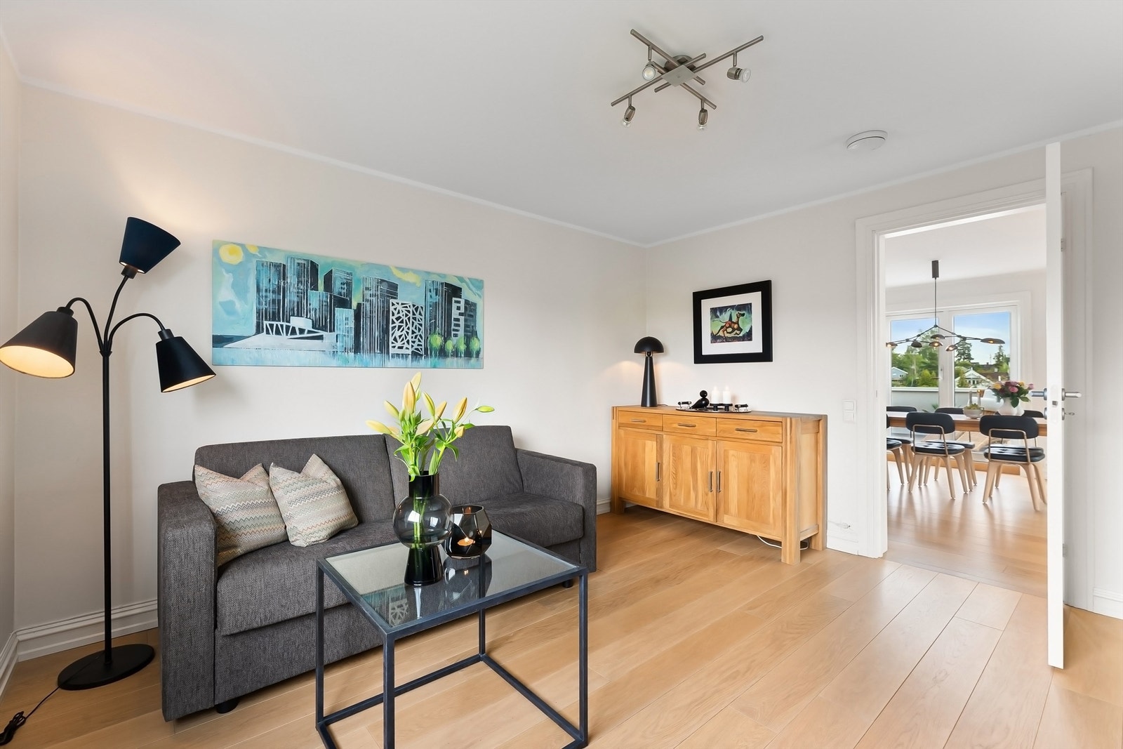 Avskilt rom som i dag brukes som TV-stue - perfekt for litt egen tid Galleribilde