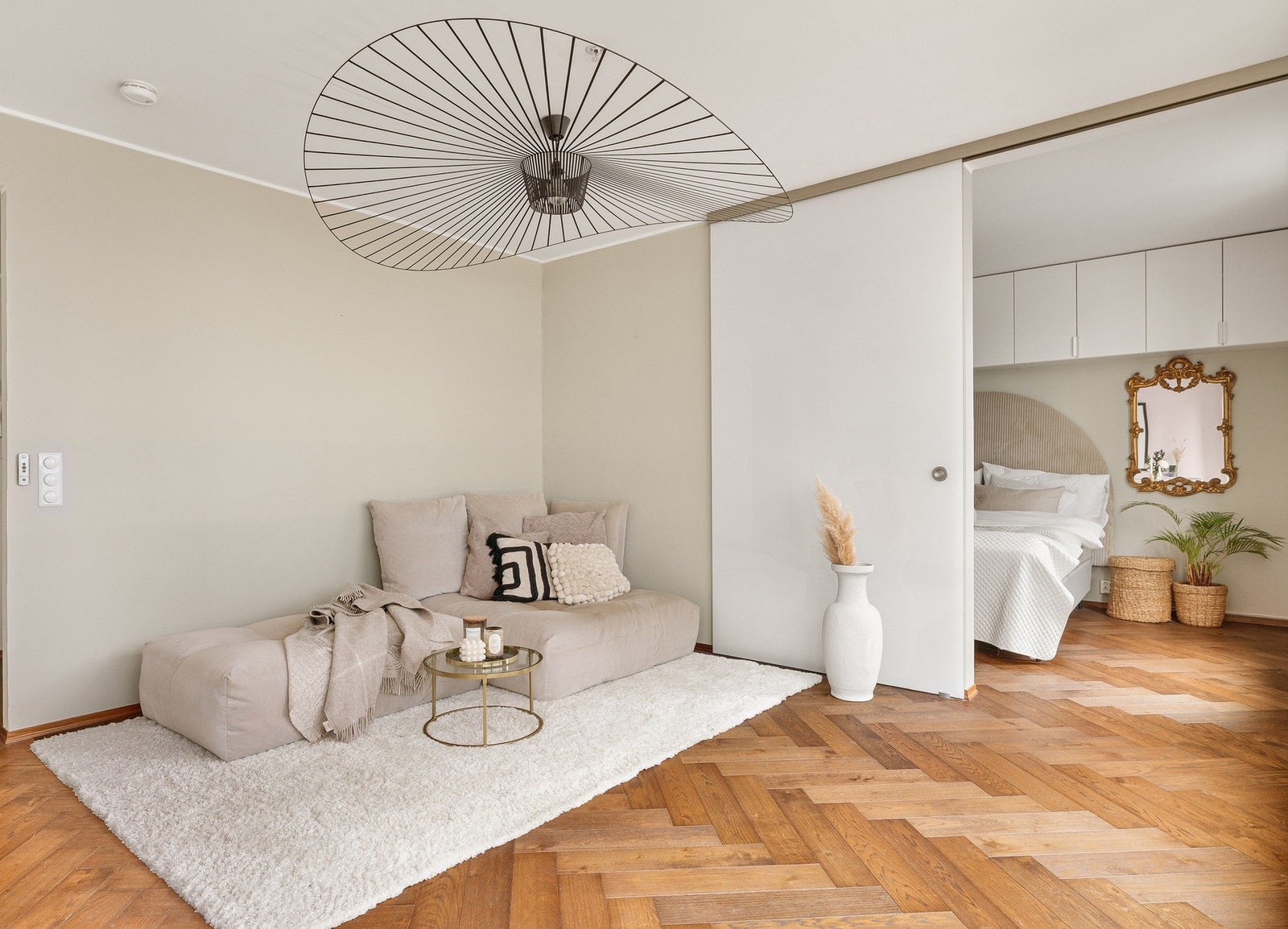 I stuen er det god plass til sofagruppe med tilhørende møblement. Galleribilde