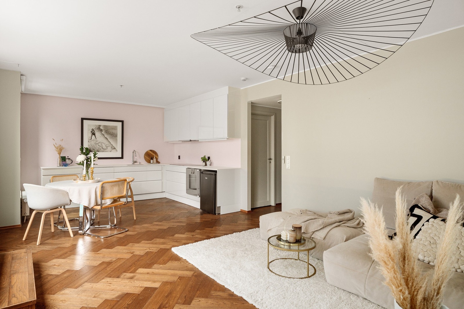 Boligen har en gjennomgående god standard med kvalitetsmaterialer. Galleribilde