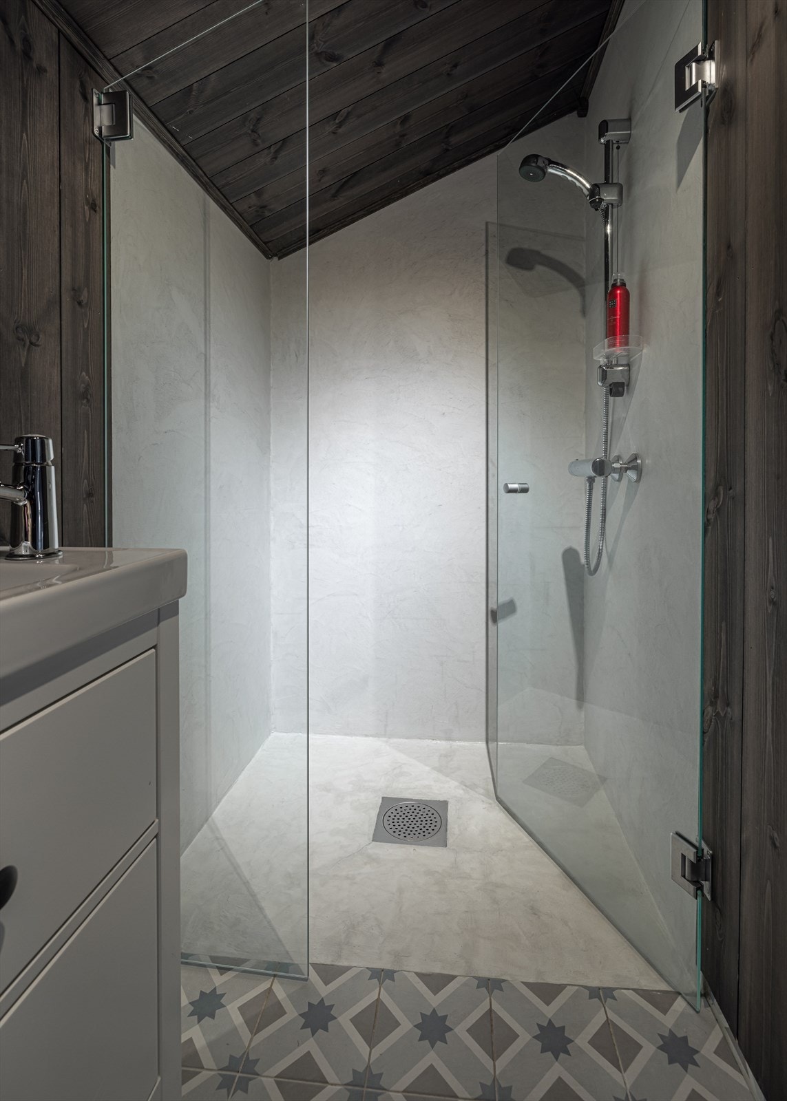 Badet i 2.etasje er fullverdig med dusjnisje med innfellbare glassvegger Galleribilde