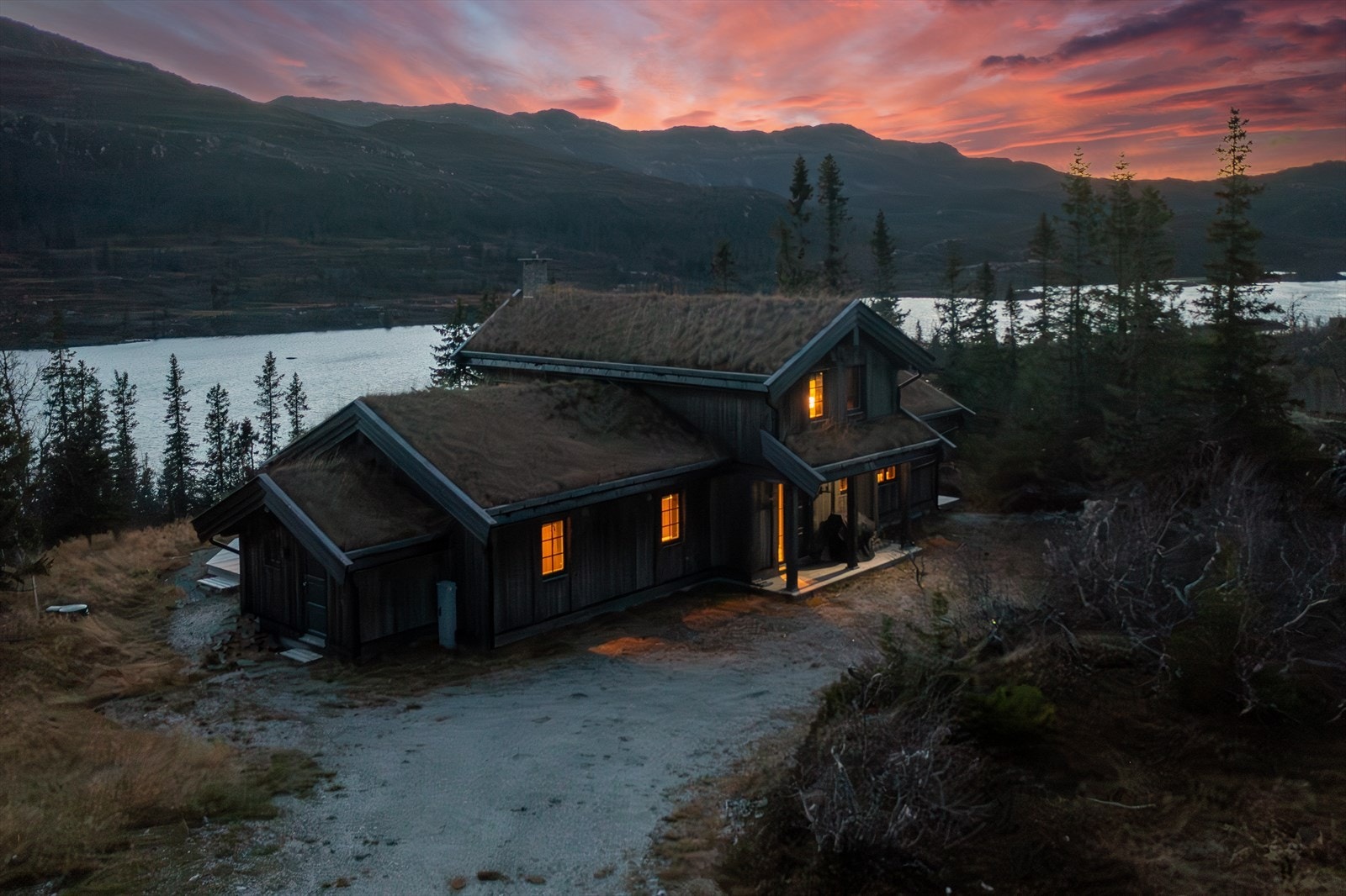 Hytta ligger omkranset av friområder, her vil det ikke bli bygget ytterligere. Galleribilde