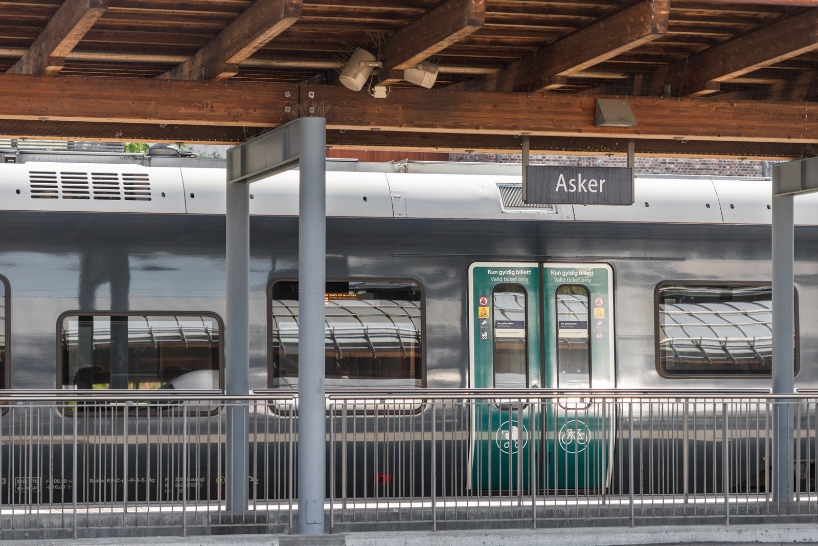 Asker stasjon. Galleribilde