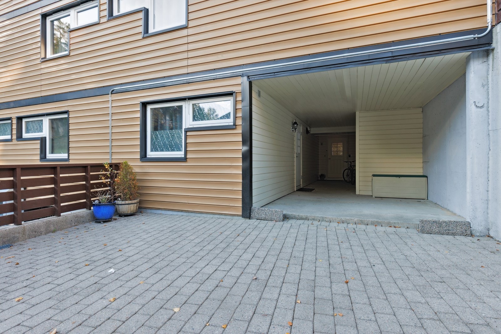 Entré - døren er inn rett frem Galleribilde