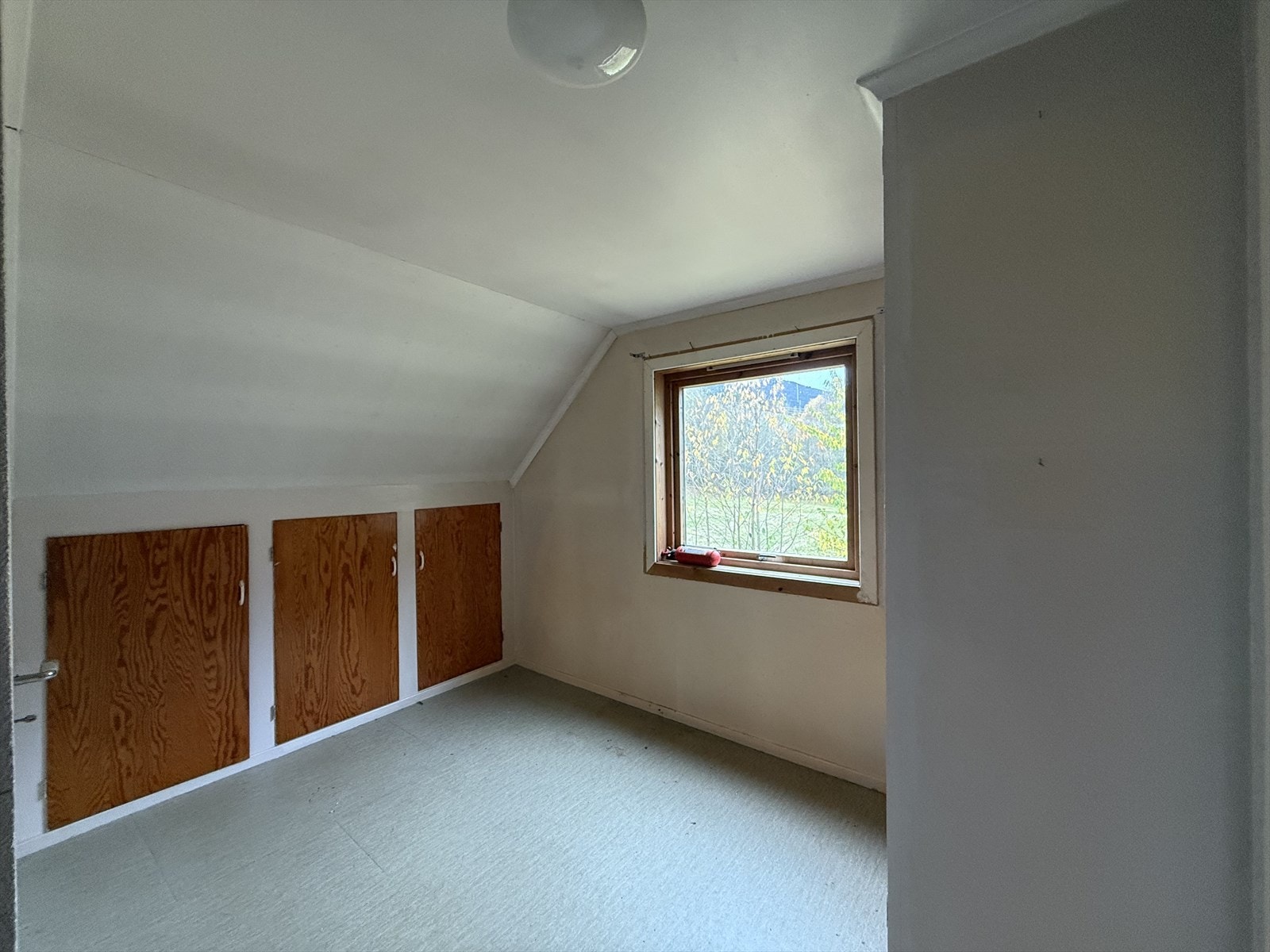 I enden av gangen har du meir oppbevaringsmoglegheit, samt tilgang til ein bod. Galleribilde