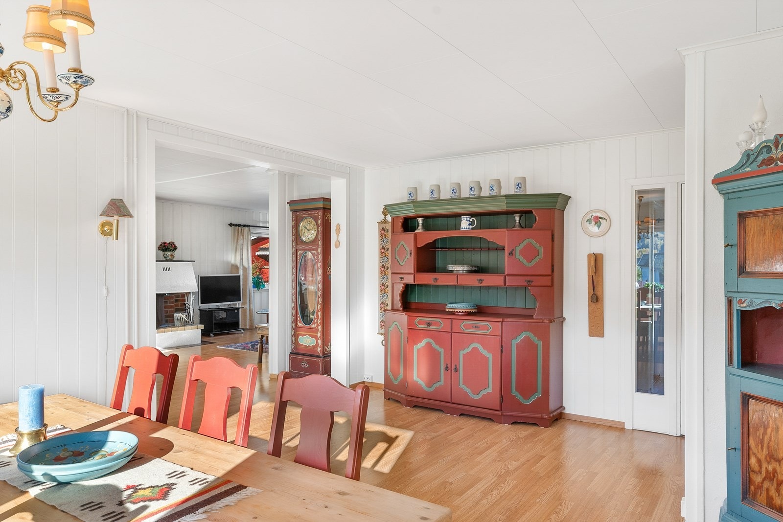 Det er også god plass for vitrineskap eller annet møblement Galleribilde