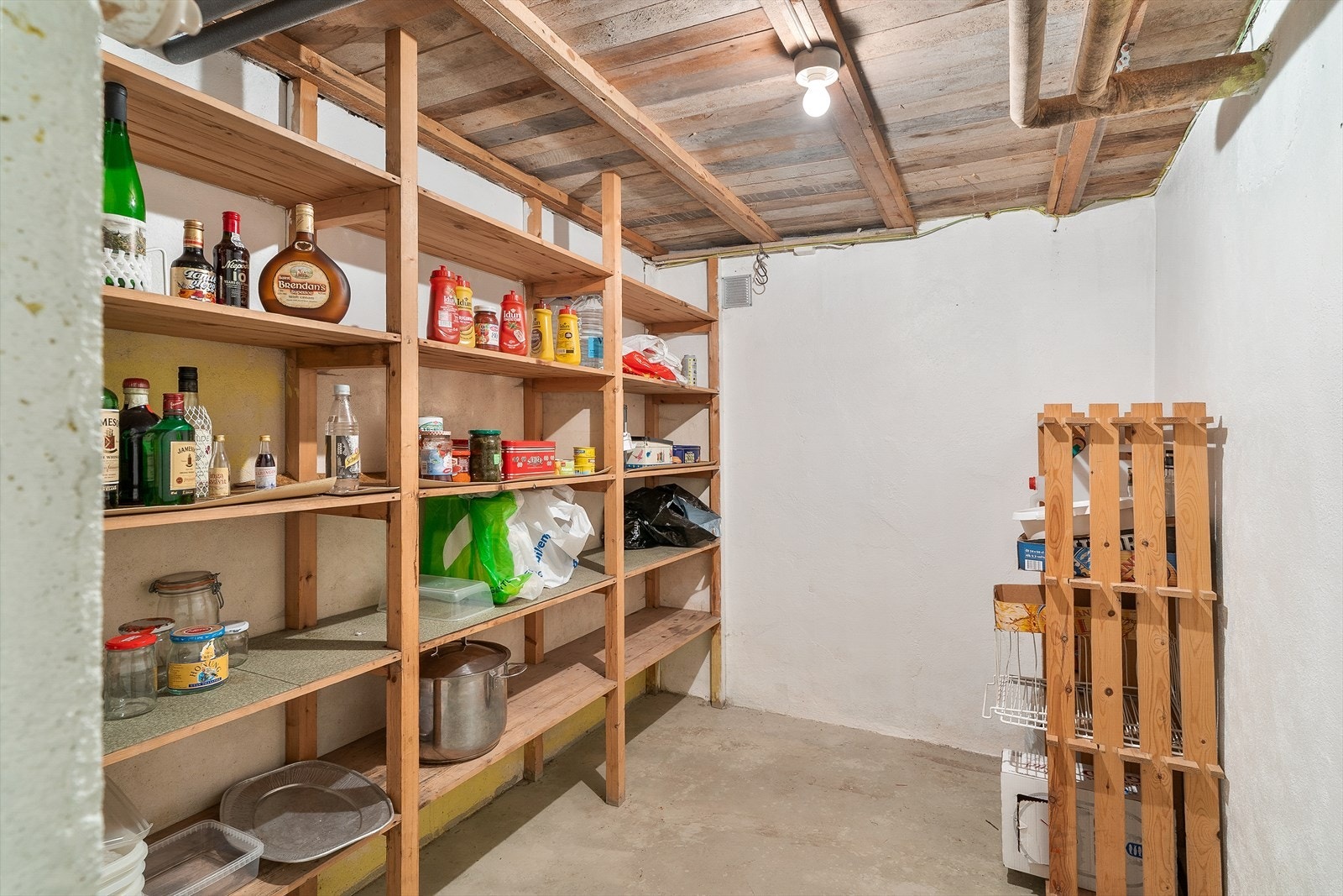 Det er godt med lagerplass i kjelleren Galleribilde