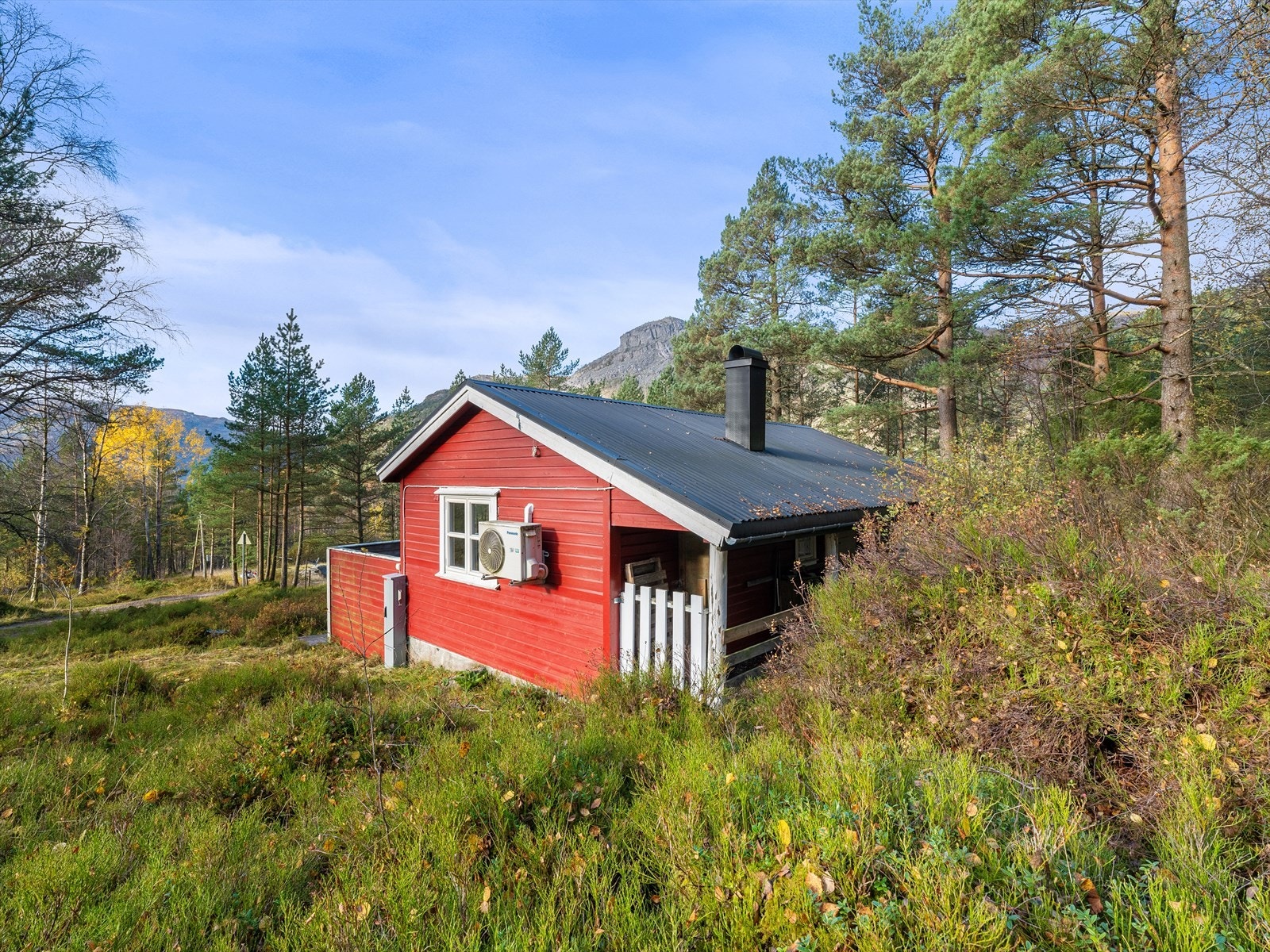 Innlagt strøm og varmepumpe montert Galleribilde