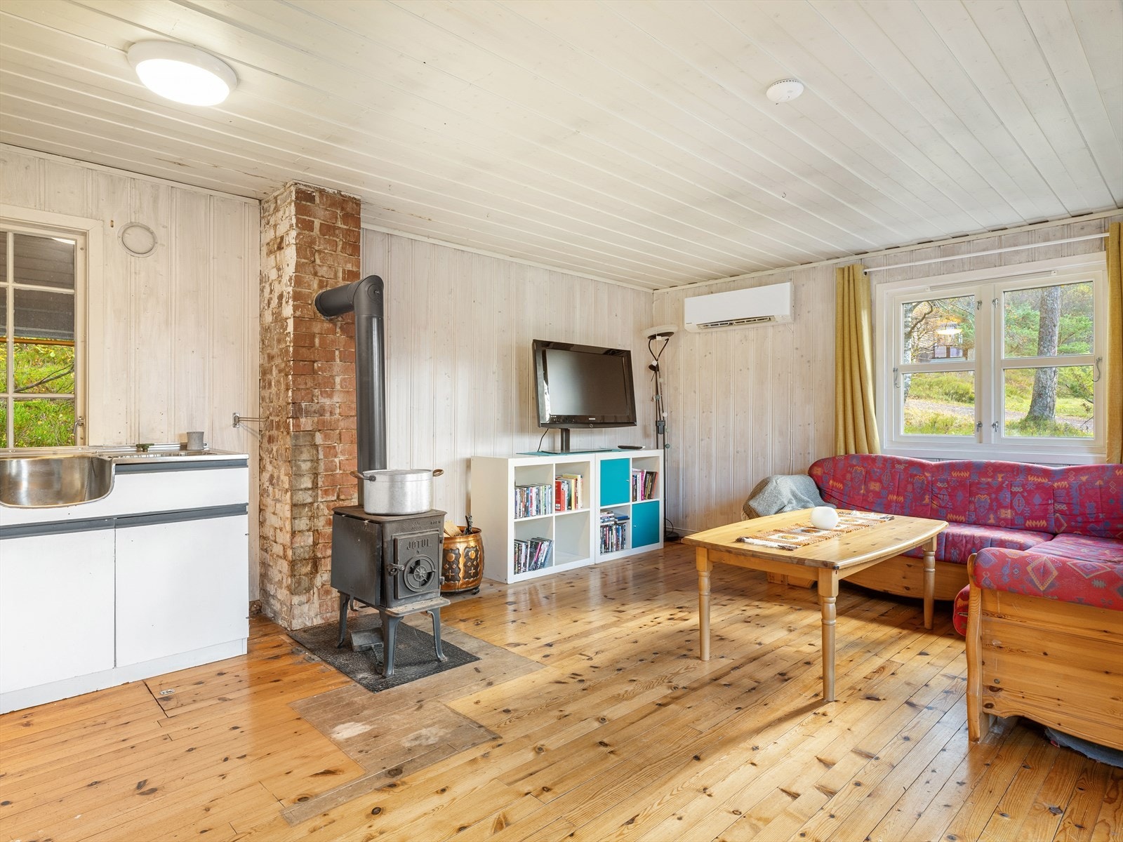 Selges med møbler og inventar med unntak av personlige gjenstander. Galleribilde