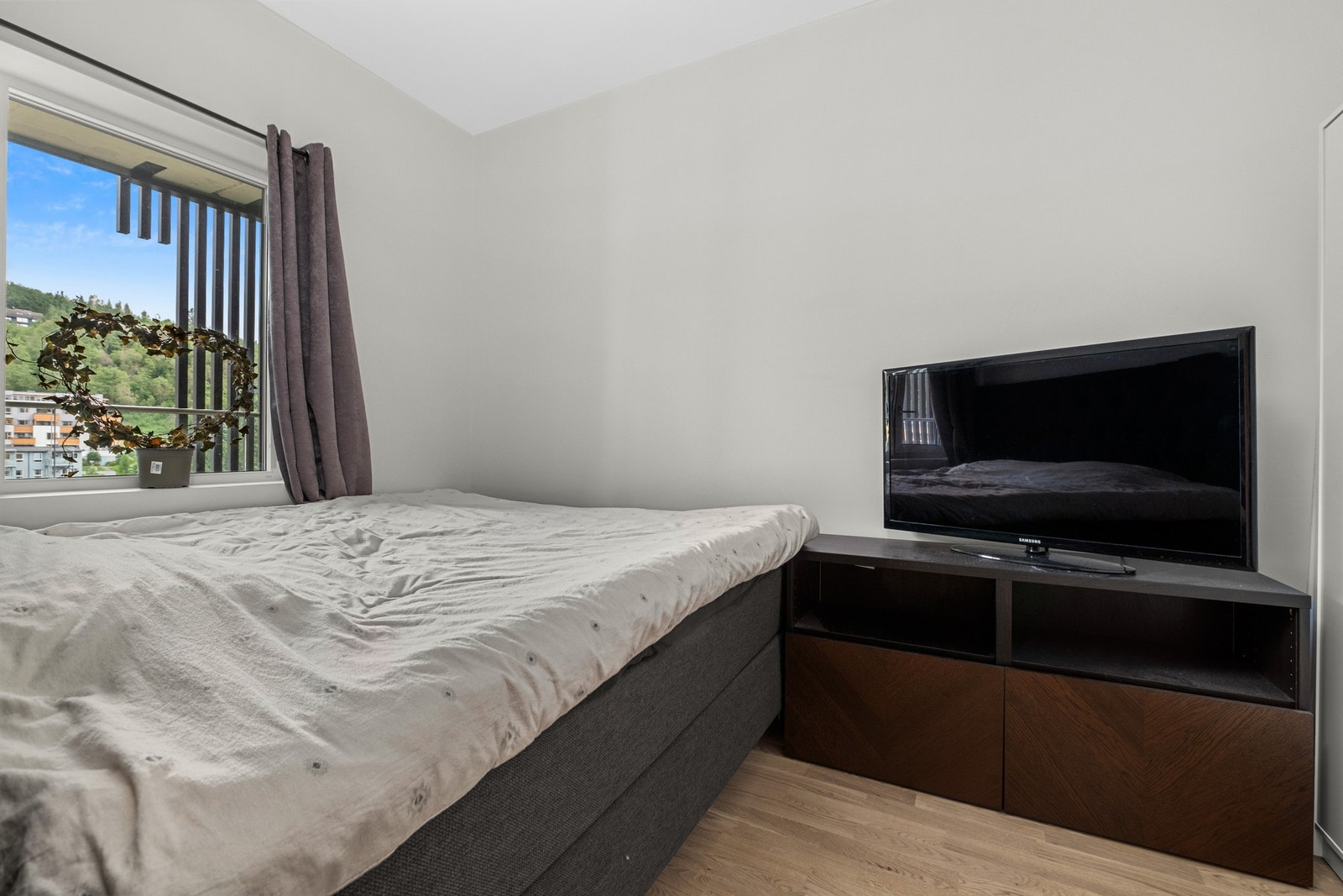 Soverommet er vendt bort fra ettermiddagssolen Galleribilde