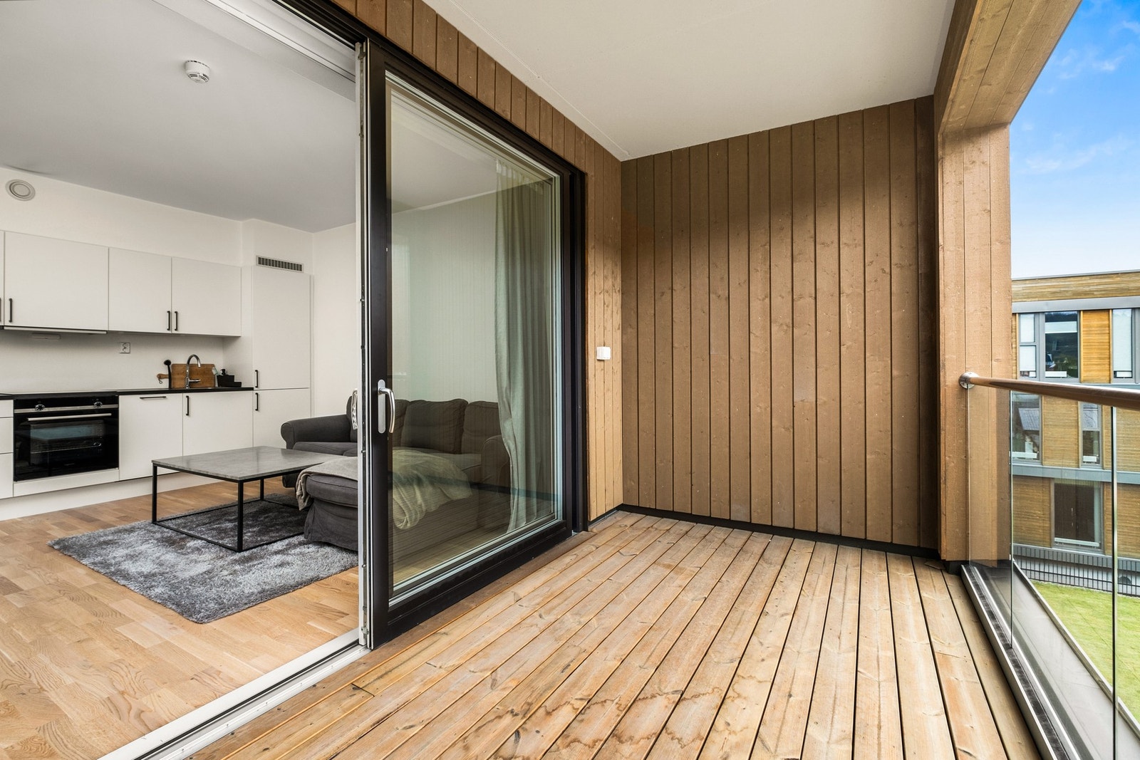 Her har du god plass til utemøbler Galleribilde