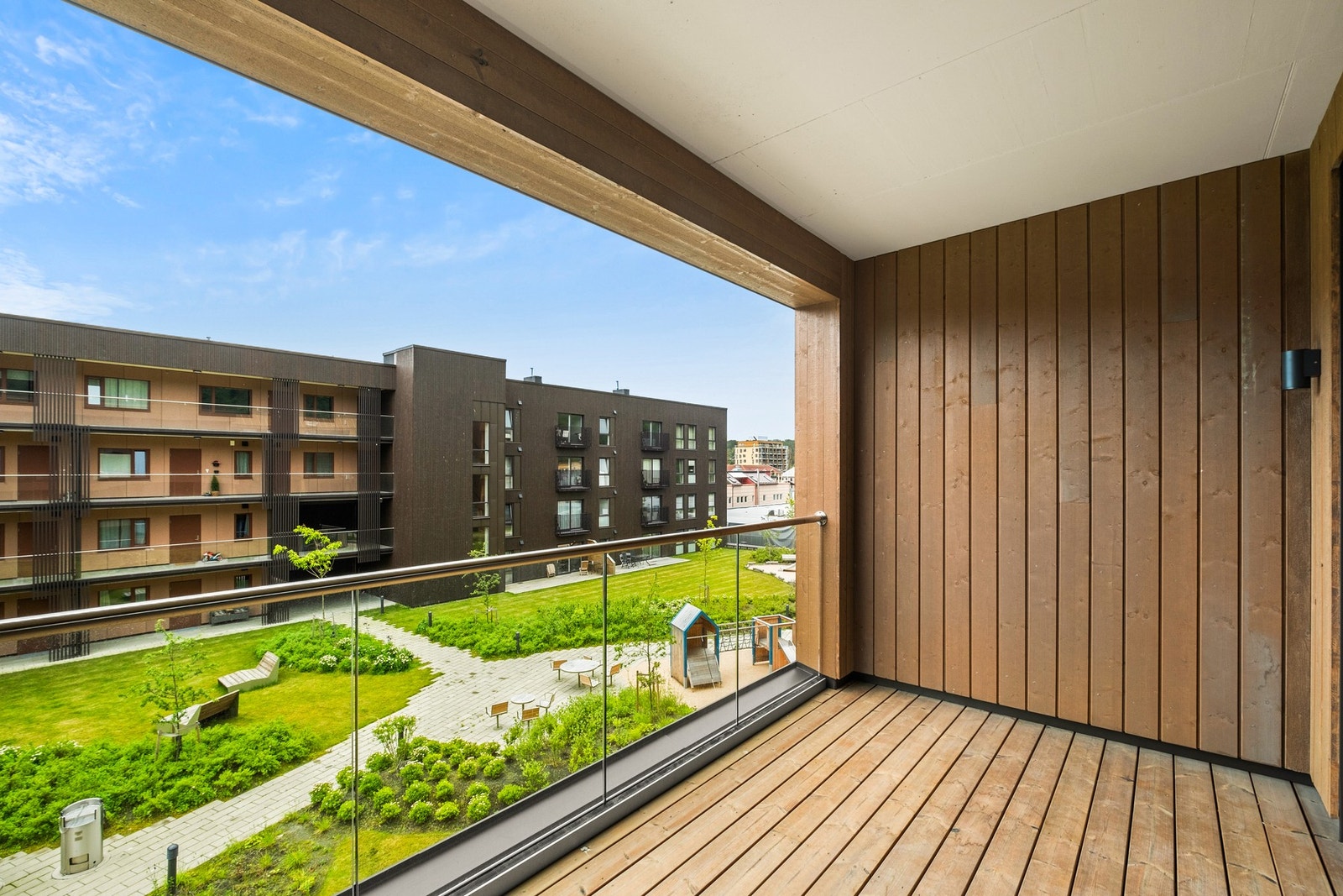 Fra balkongen har du flott utsikt over fellesarealet. Galleribilde