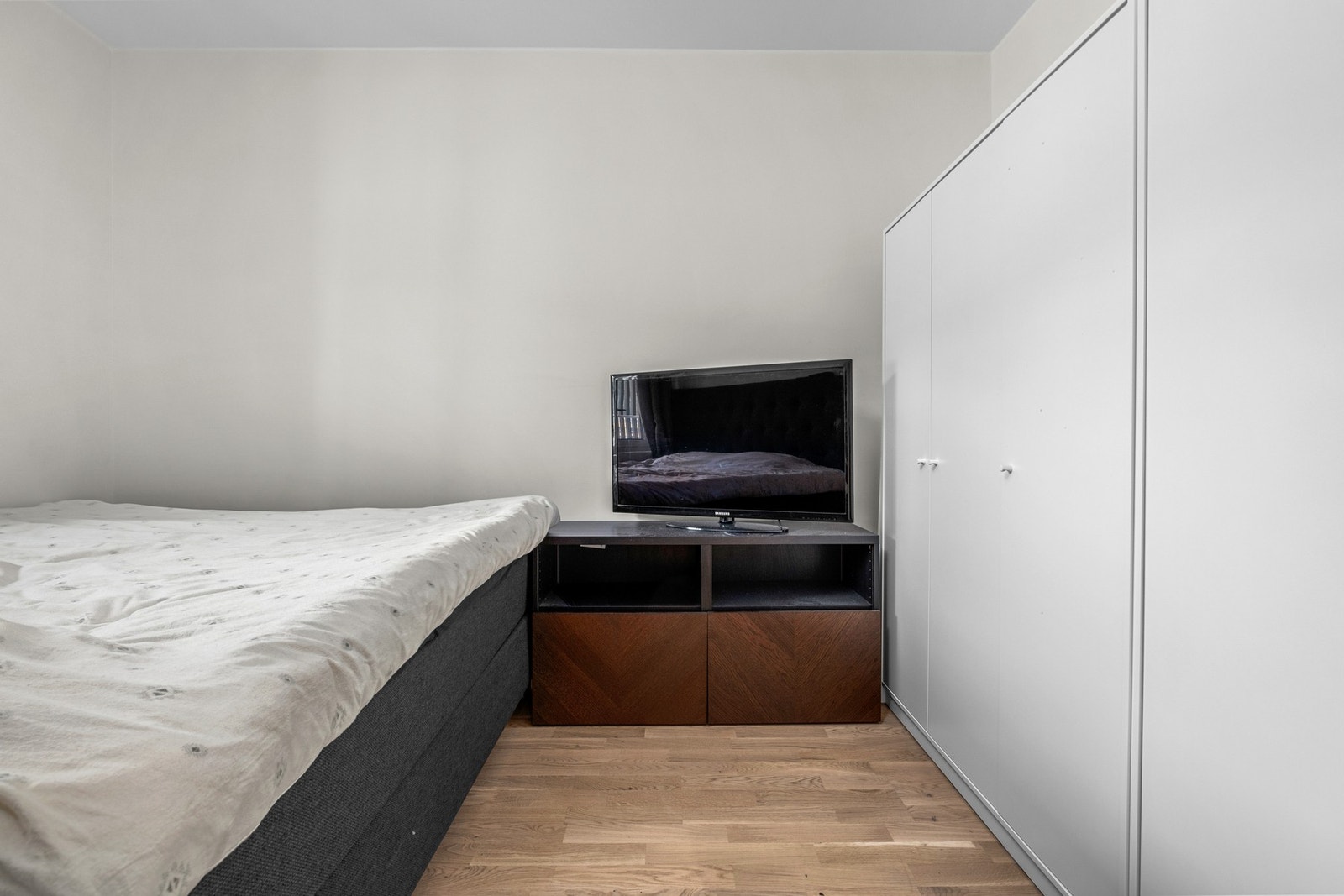 Rommet er utstyrt med garderobeskap Galleribilde