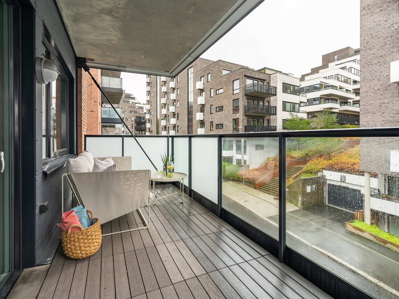 Balkongen er stor og deilig, med hele 11 kvadrat til rådighet. Galleribilde