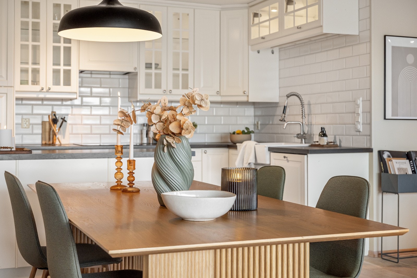 I stuen er det plass til en spisegruppe. Galleribilde