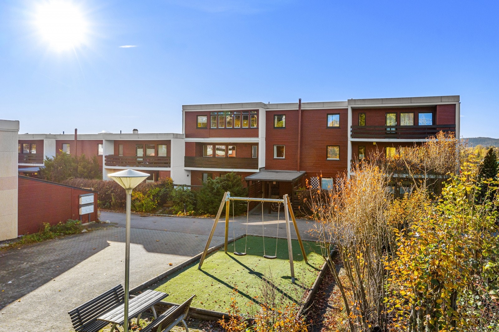 Meget barnevennlig beliggenhet med lekeplass for de minste utenfor døren. Galleribilde