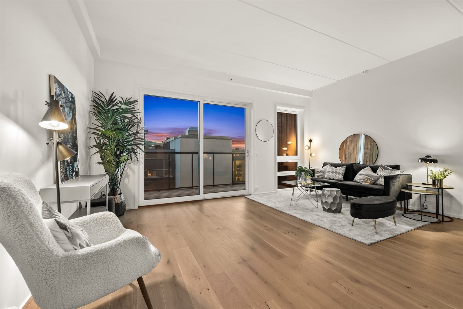 Gode vindusflater bidrar til en lys og hyggelig atmosfære. Galleribilde