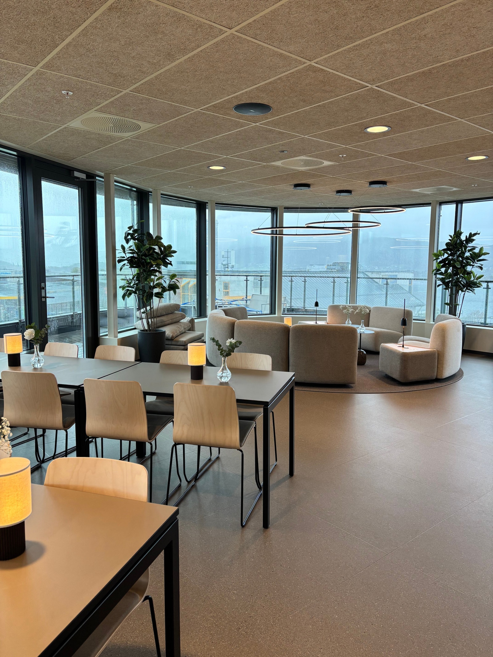 Stor og moderne felles kantine Galleribilde