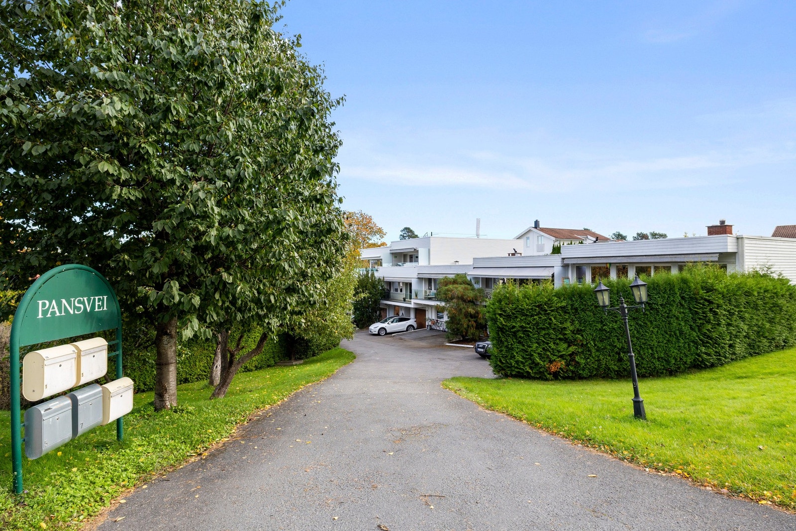 Boligen er del av et realsameie som disponerer store grøntområder. Galleribilde