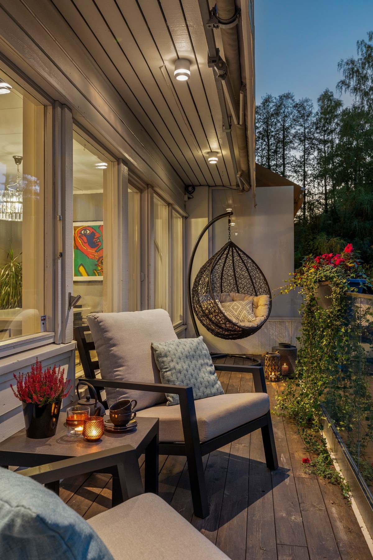 Balkongen har elektrisk markise. Galleribilde