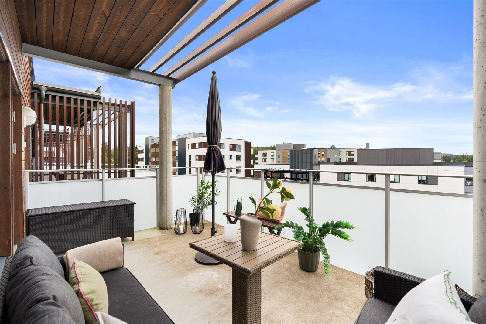 Vestvendt balkong på 14 m². Galleribilde